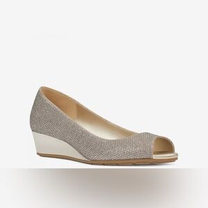 Bandolino Candra Wedge Pump - 8.5 - NWOT Sparkle Peep-Toe Flats in Champagne